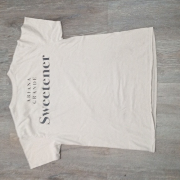 Ariana Grande M t shirt - Picture 4 of 4